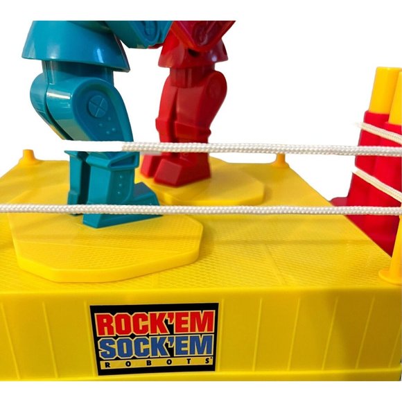 Rockem Sockem Robots Game Mattel 2018 Classic Boxing Toy Game, - Picture 2 of 9